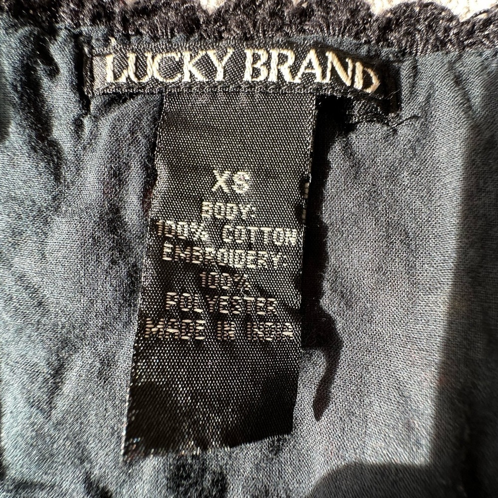ποΈ Lucky Brand 100% Cotton embroidered top excellent condition. - Picture 4 of 6